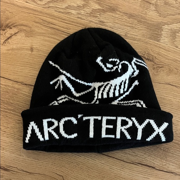 Arc'teryx Black Beanie with White Logo - Picture 1 of 2